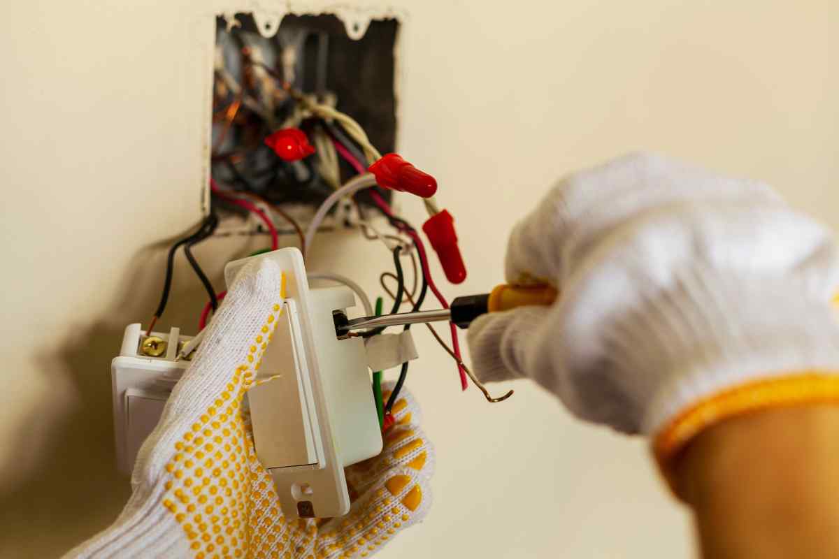 hometriangle-blog-metal-electrical-repairs